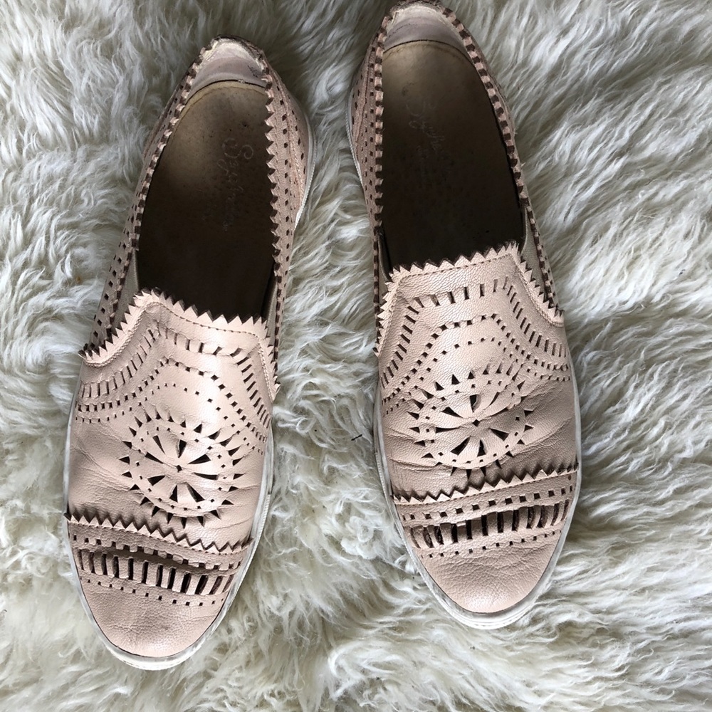 Wheelhouse cut out sneakers - by Seychelles